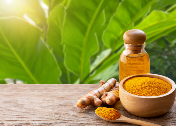 organic-turmeric-powder-with-turmeric-roots-and-essential-oil-bottle